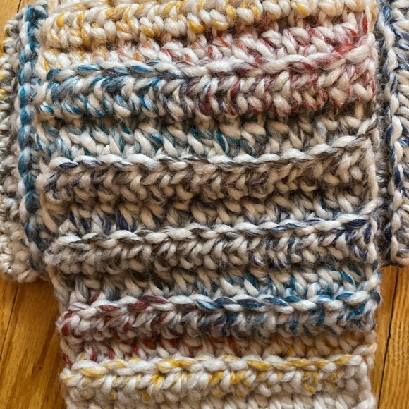 Handmade Chunky Knit Wool Blend Scarf - Picture 2 of 4